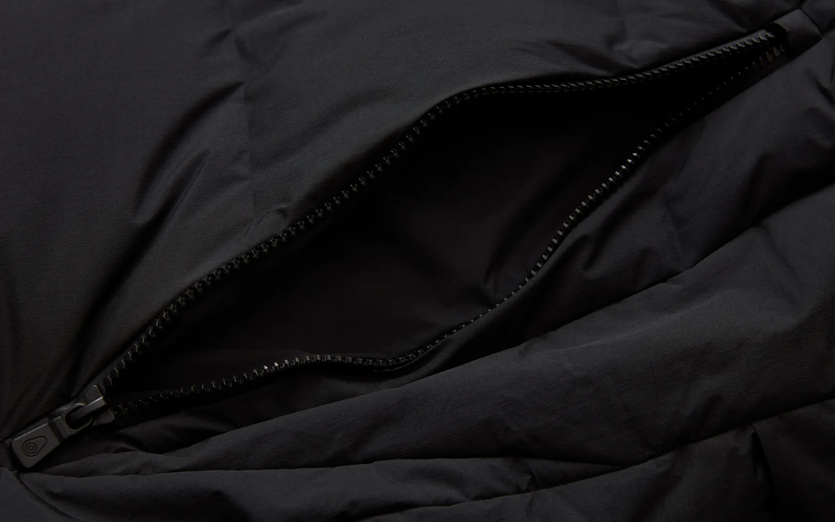 w_race_edition_down_coat_3.webp Sail Racing W RACE EDITION DOWN COAT